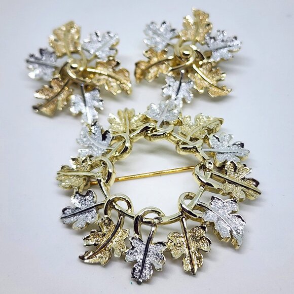 Sarah Coventry Silver Gold Holiday Christmas Wreath Pin & Clip Earrings Set - Picture 12 of 13